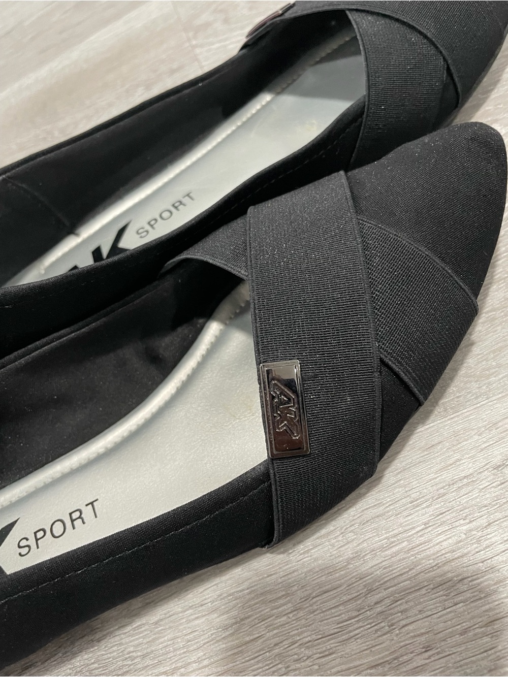 Women's Black Pointed Toe Flats - Picture 3 of 4